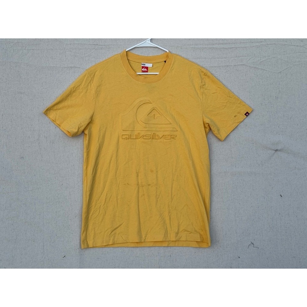 Quiksilver Mens Mustard Yellow Embossed Logo T-Shirt Size M Cotton Surf Tee